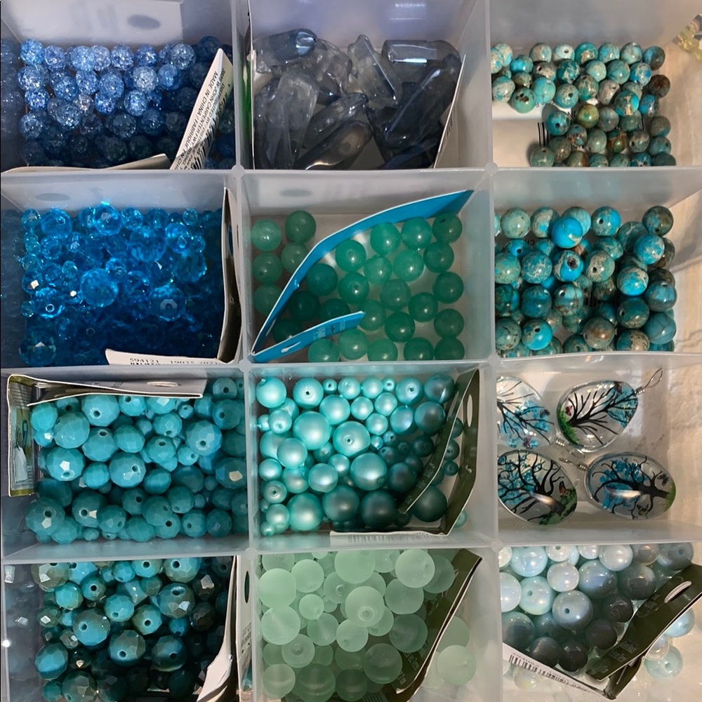 @suzyq001 Ice Blue Aqua and Light Blue Bead